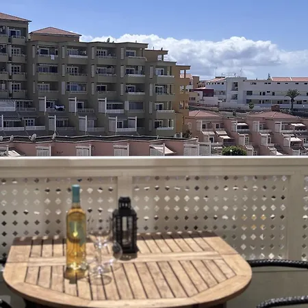 Sea & Pool Hideaway Lejlighed *