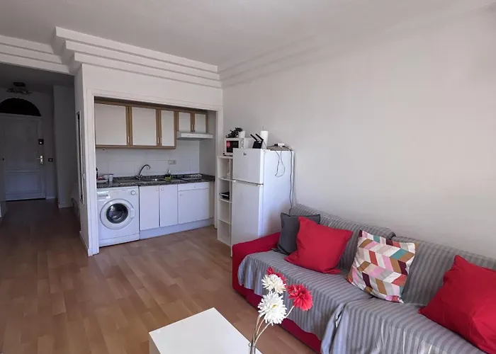 Apartment Sea & Pool Hideaway *